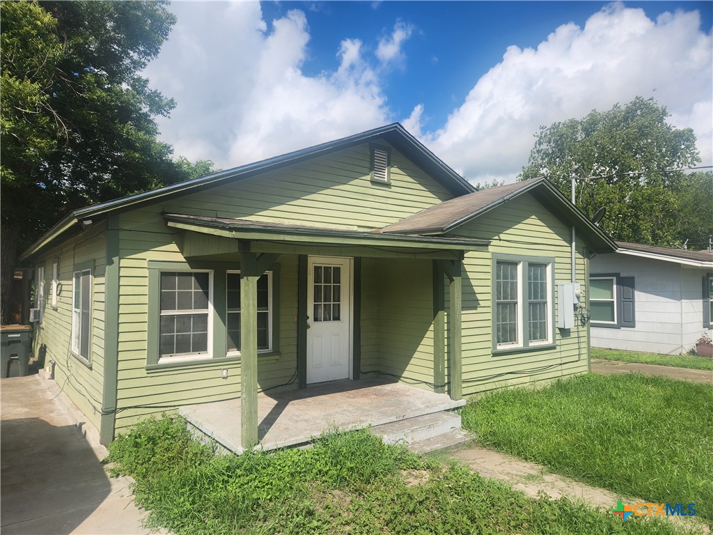 210 S Avenue Property Photo 1