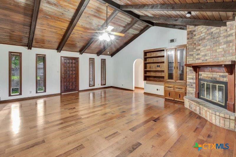 102 Lamorak Street Property Photo 2