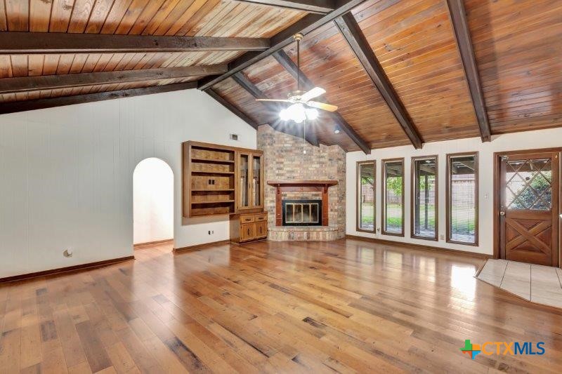 102 Lamorak Street Property Photo 3