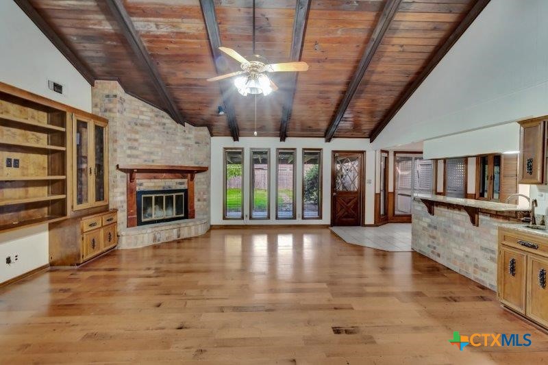102 Lamorak Street Property Photo 7