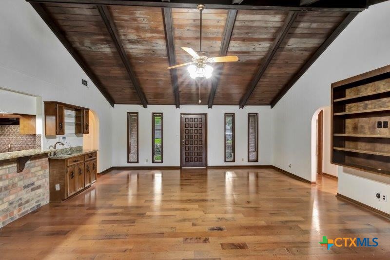 102 Lamorak Street Property Photo 8