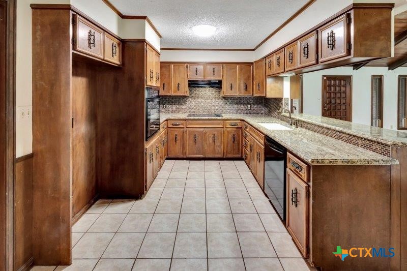 102 Lamorak Street Property Photo 9