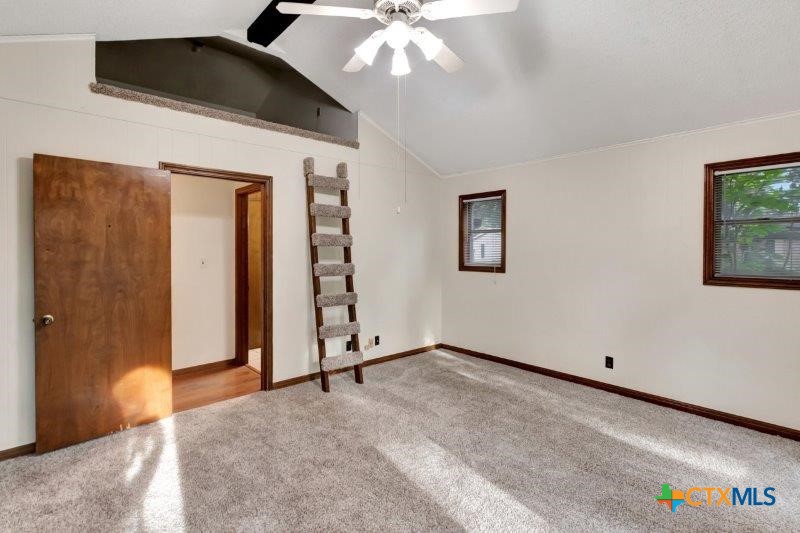 102 Lamorak Street Property Photo 30