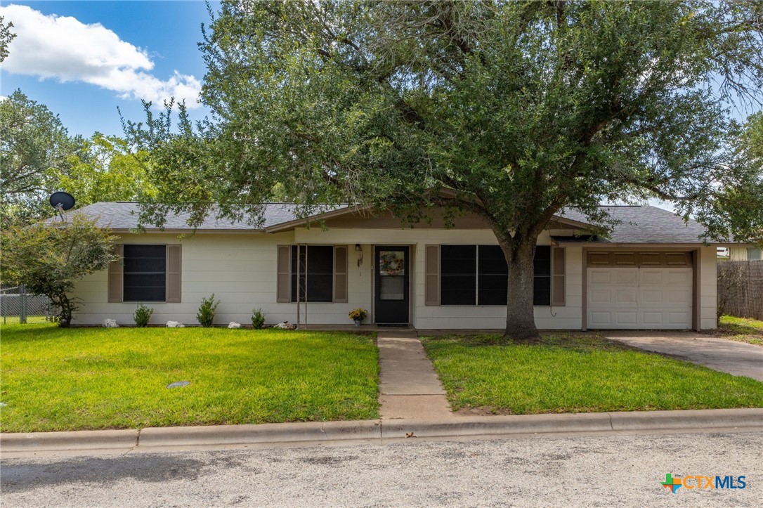 810 S Welhausen Avenue Property Photo