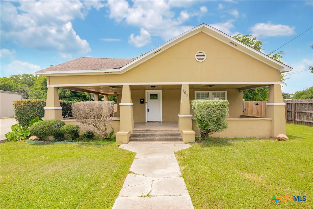 905 N Navarro Street Property Photo 1