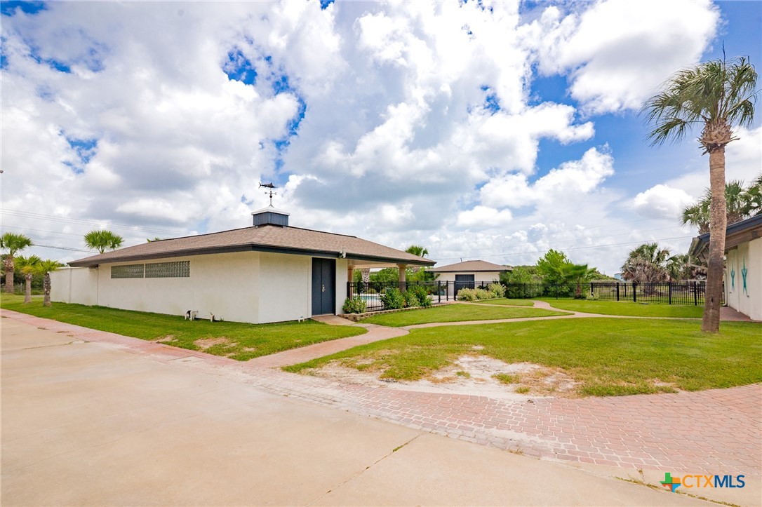 2133 W Maple Street Property Photo 39
