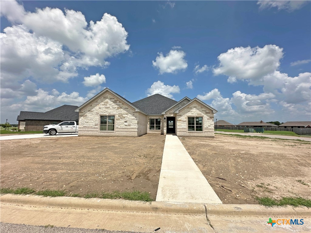 405 Willow Property Photo 1