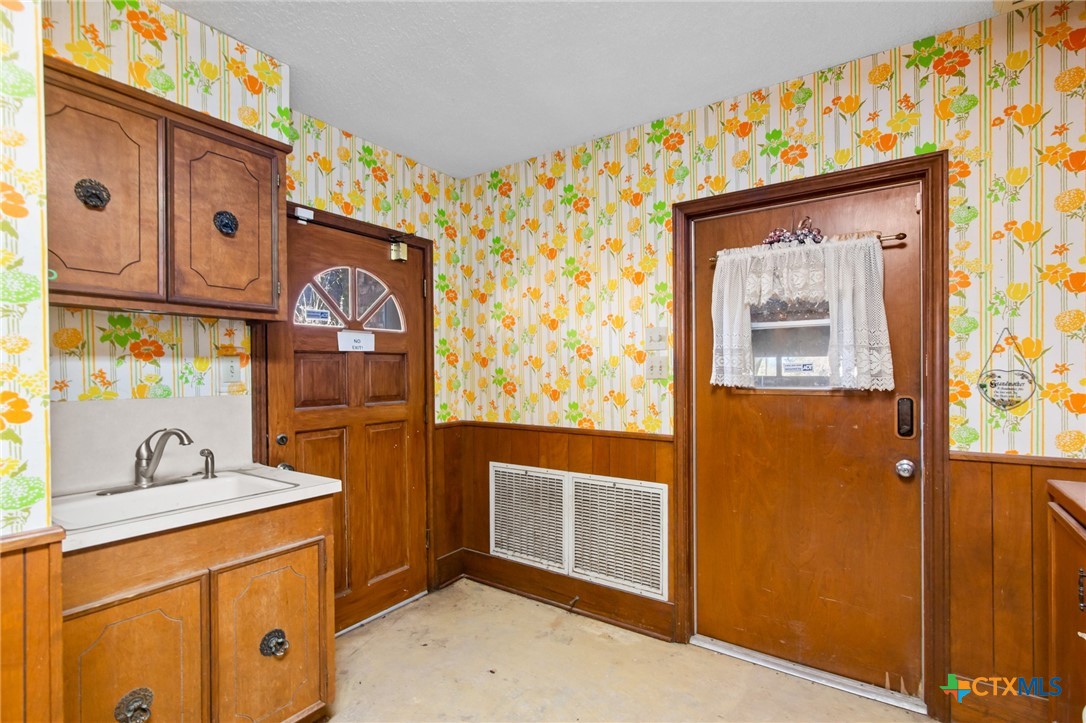 1101 Clark Street Property Photo 20
