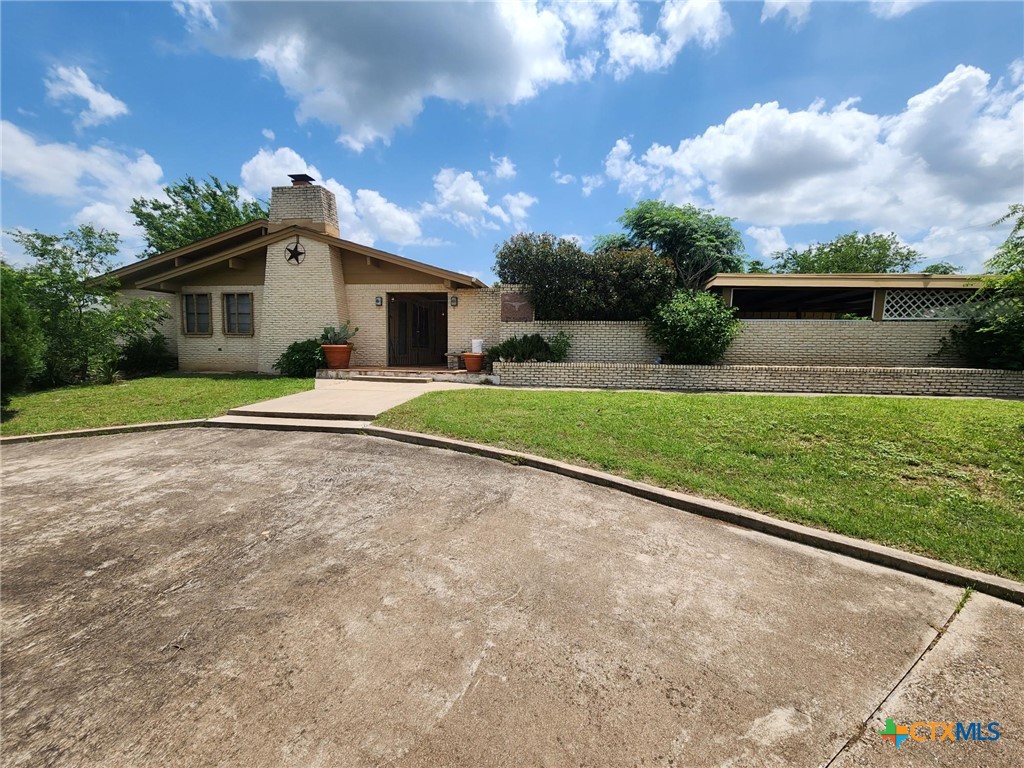 601 N Rhomberg Street Property Photo 1