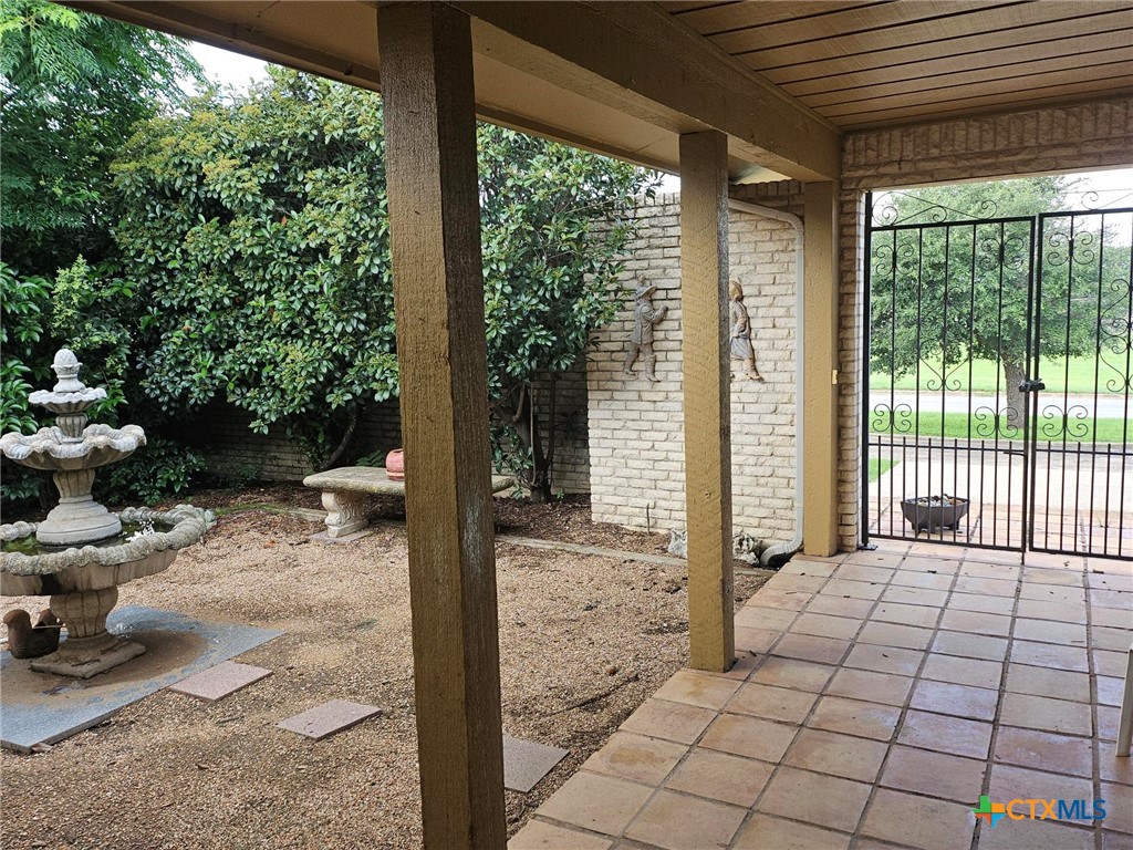 601 N Rhomberg Street Property Photo 6