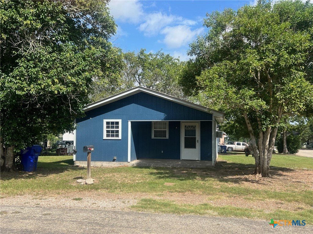 902 Simpson Street Property Photo 1
