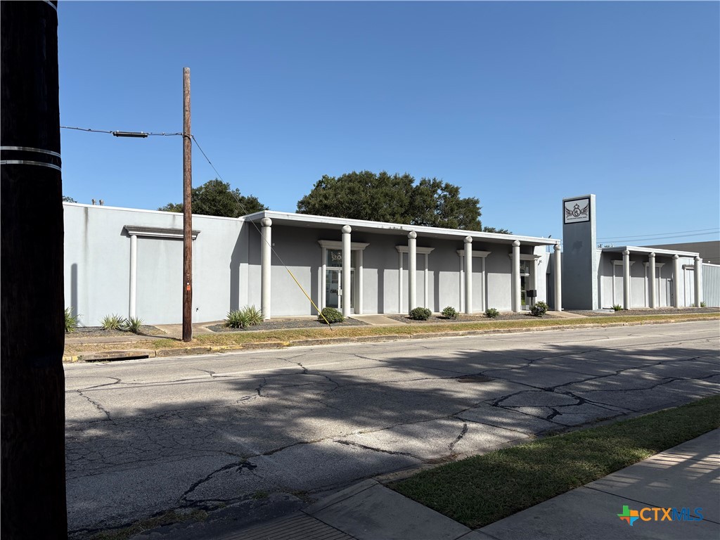 412 N Main Street Property Photo 1
