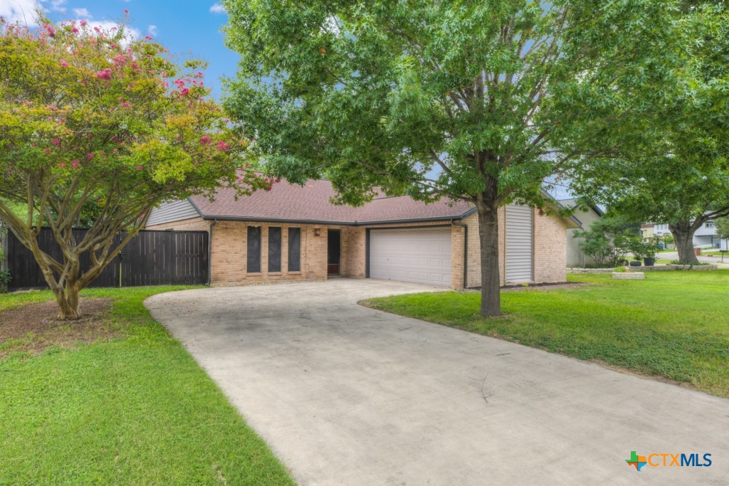 627 Summerwood Drive Property Photo 1