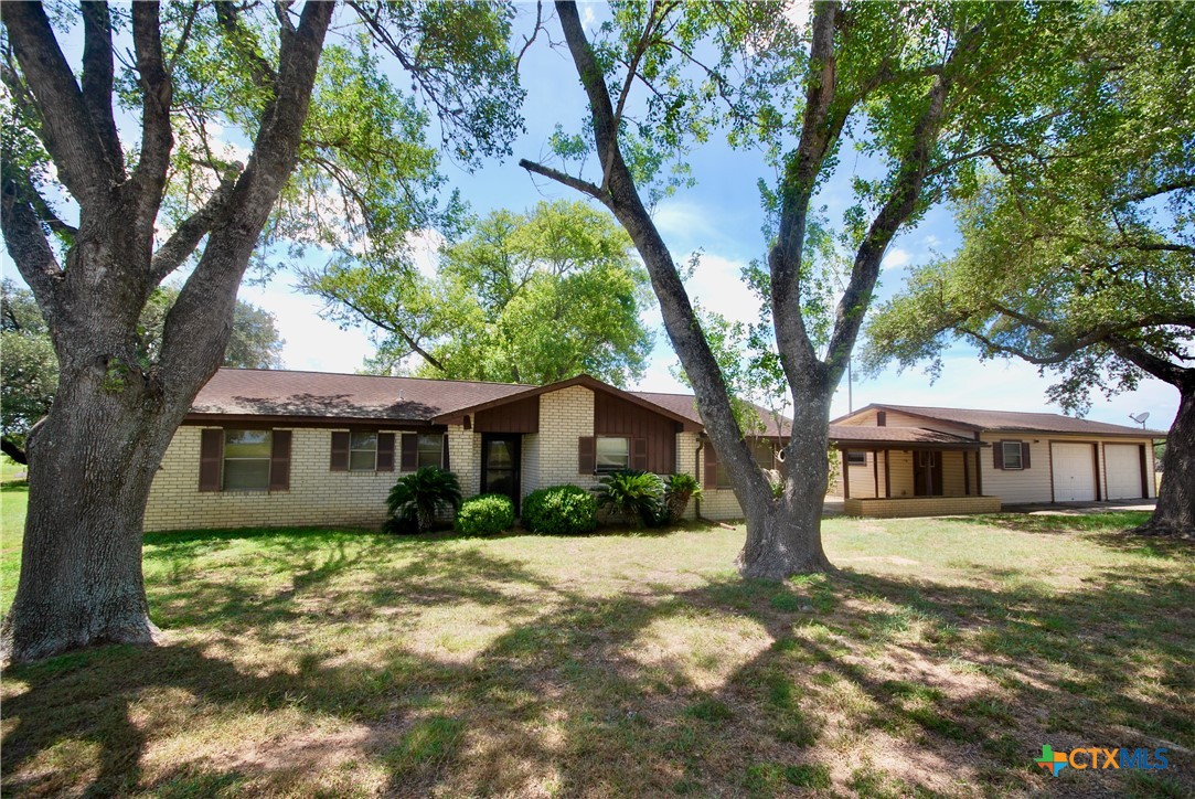 2388 Us Highway 77 S Property Photo 1
