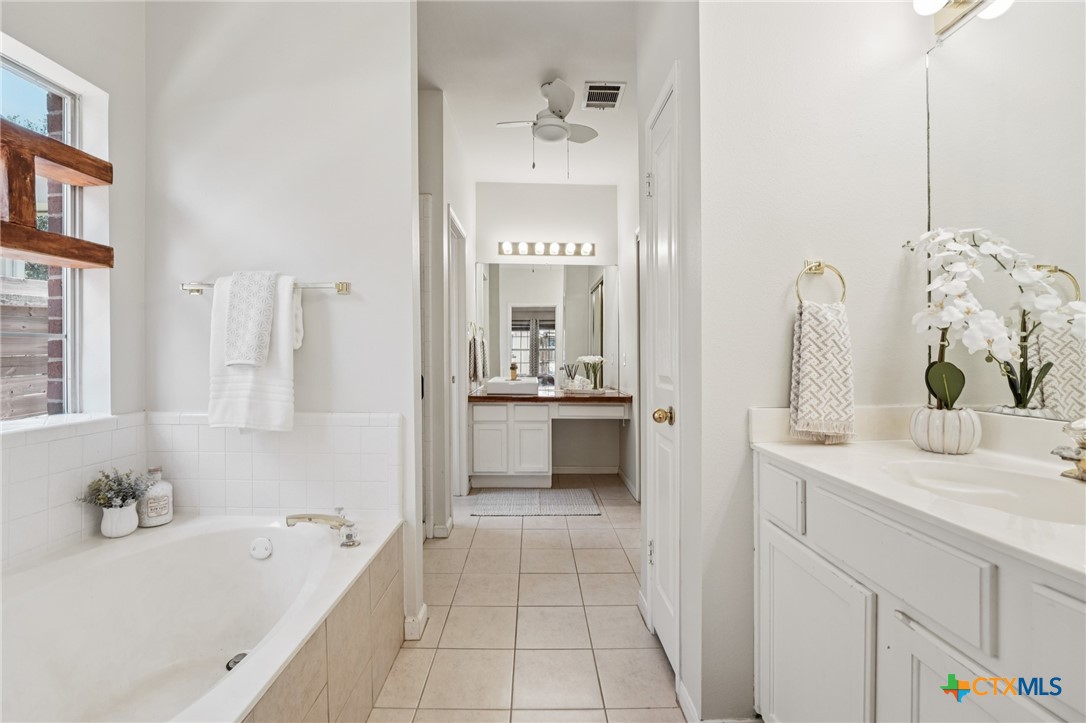 8112 Elkhorn Mountain Trail Property Photo 17