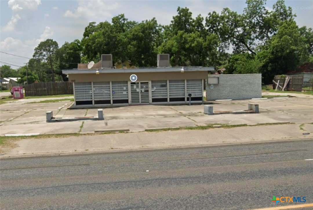 1501 N Main Street Property Photo 1