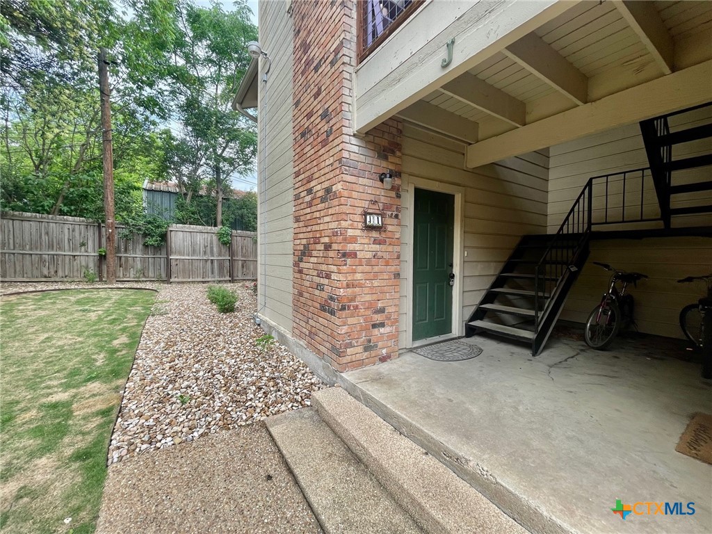 421 W San Antonio Property Photo 1