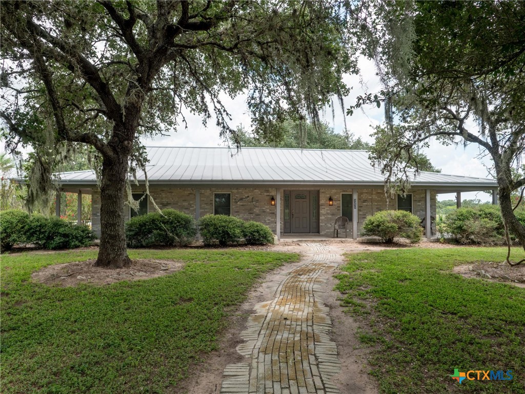 1371 Fannin Oaks Road Property Photo 1