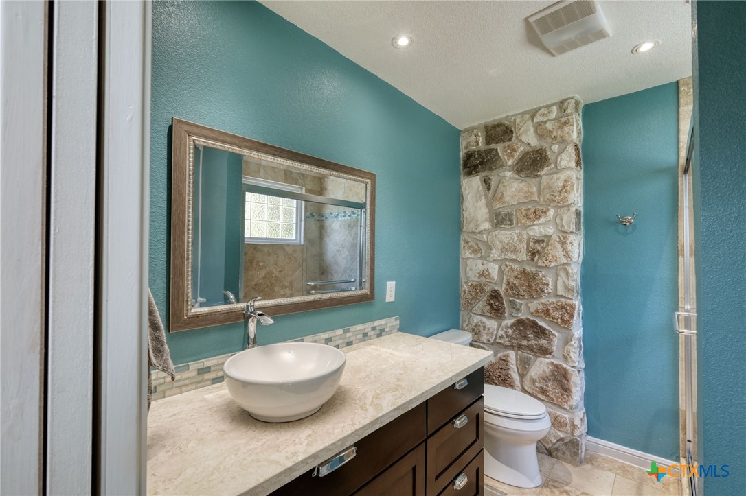6702 Colina Lane Property Photo 8