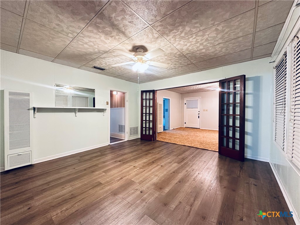 421 N Avenue G Property Photo 8