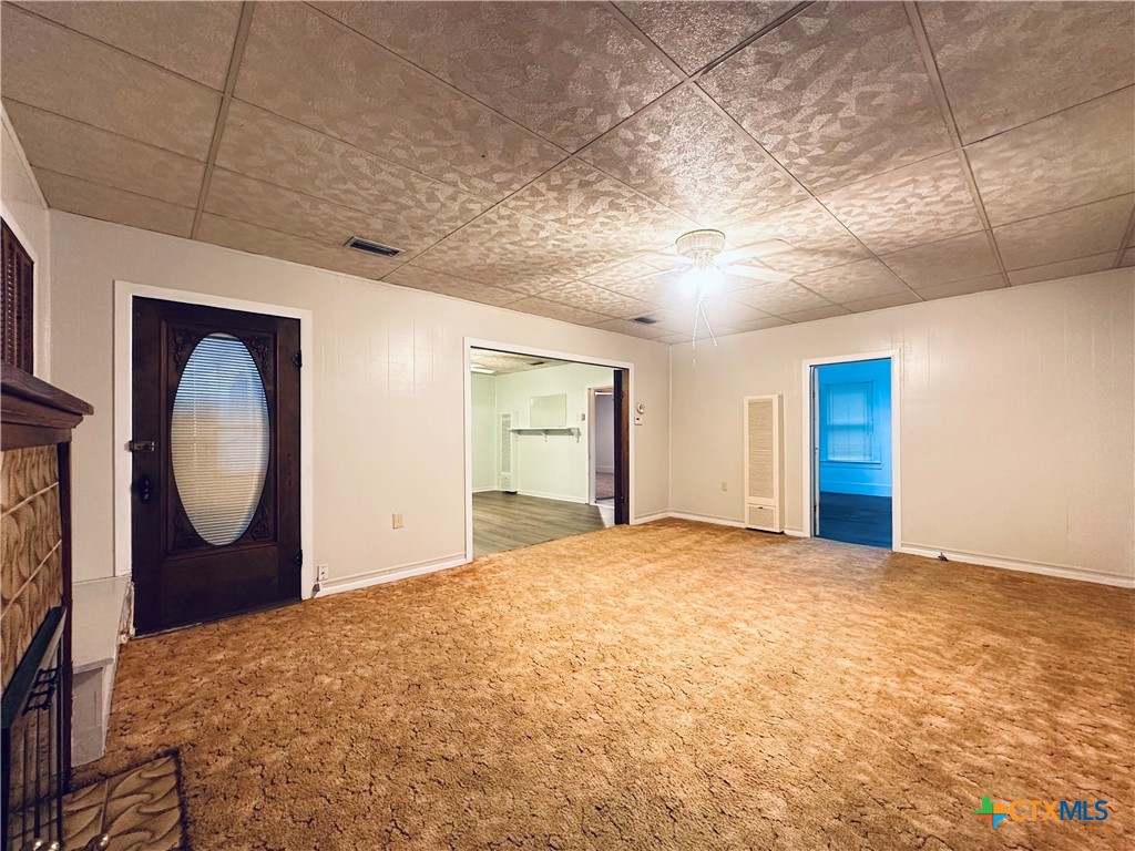 421 N Avenue G Property Photo 10