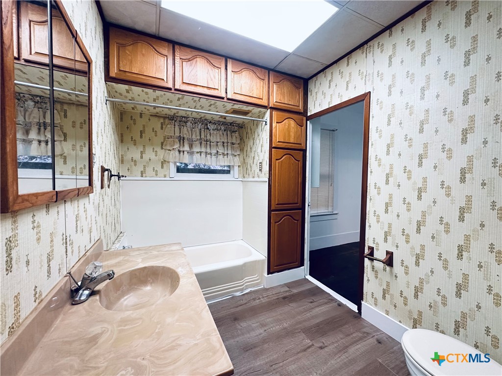 421 N Avenue G Property Photo 12