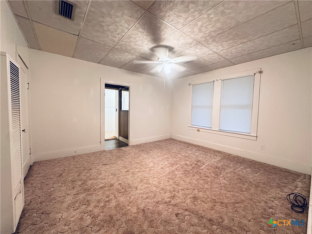 421 N Avenue G Property Photo 13