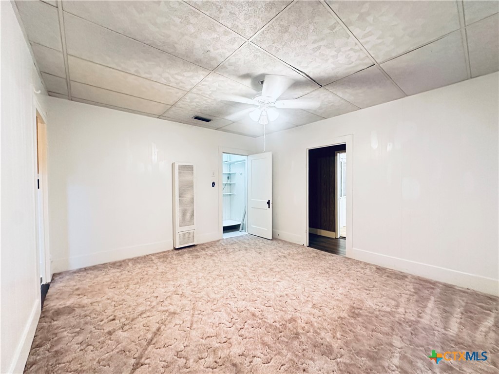 421 N Avenue G Property Photo 14