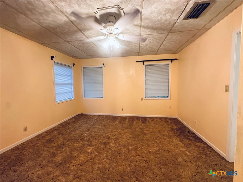 421 N Avenue G Property Photo 19