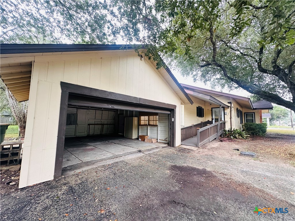 421 N Avenue G Property Photo 35