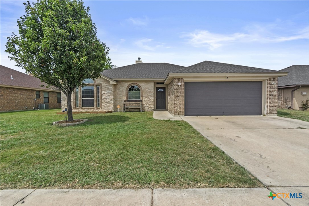 6405 Deorsam Loop Property Photo 1