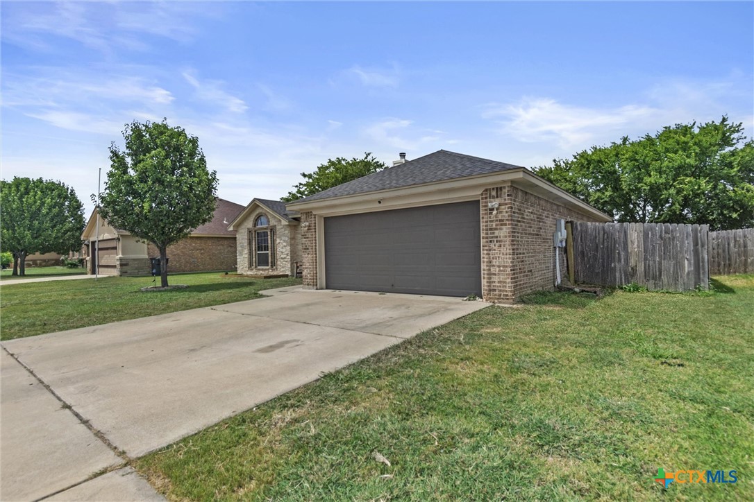 6405 Deorsam Loop Property Photo 2