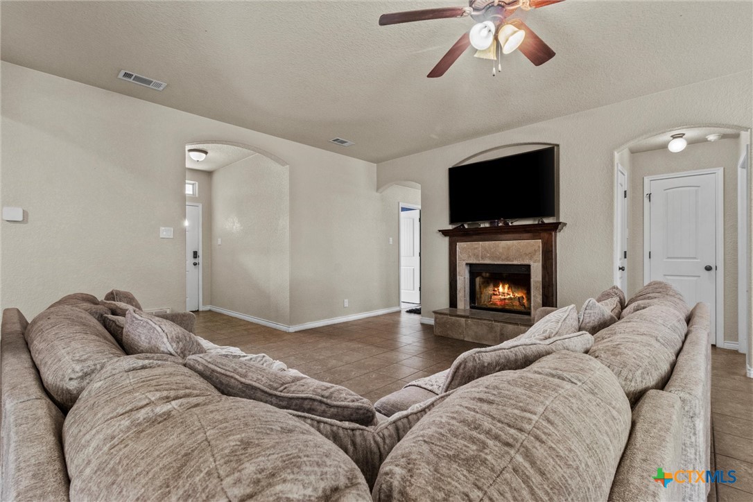 6405 Deorsam Loop Property Photo 4