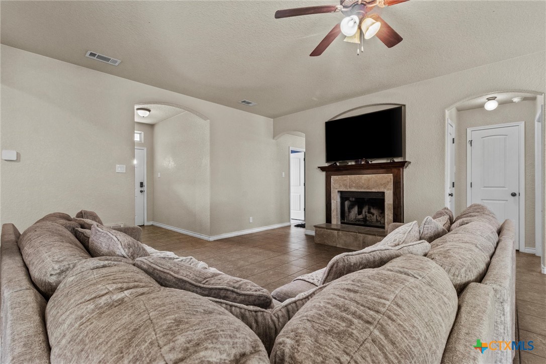 6405 Deorsam Loop Property Photo 5