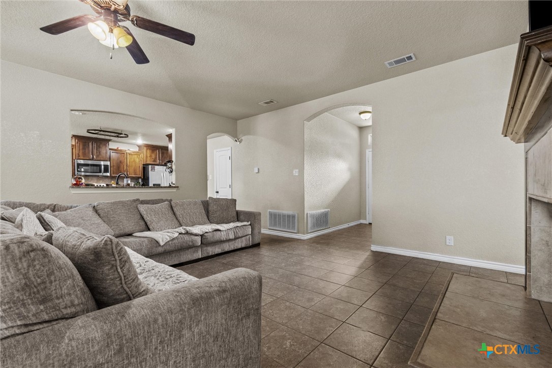 6405 Deorsam Loop Property Photo 7