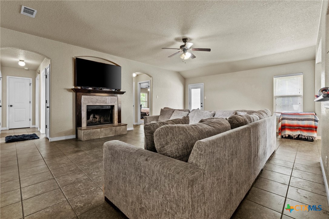 6405 Deorsam Loop Property Photo 8