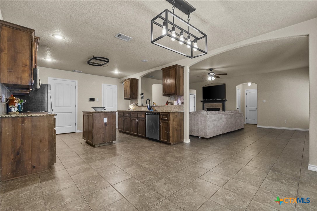 6405 Deorsam Loop Property Photo 10