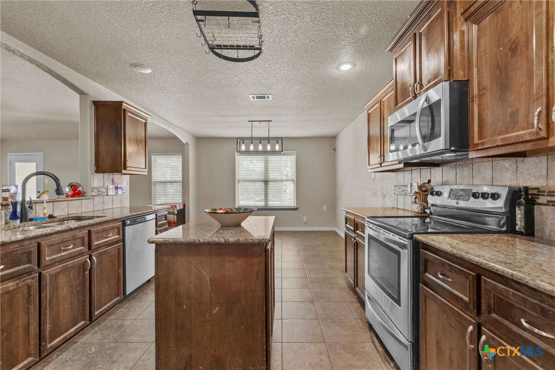 6405 Deorsam Loop Property Photo 14