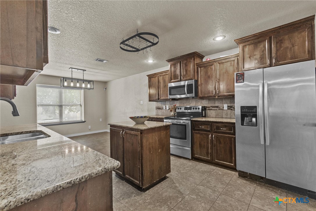 6405 Deorsam Loop Property Photo 15