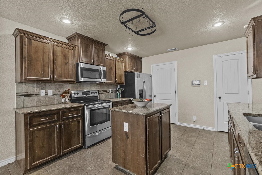 6405 Deorsam Loop Property Photo 16