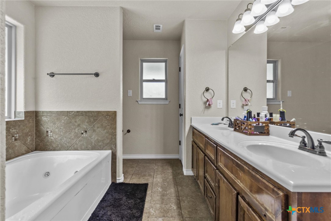 6405 Deorsam Loop Property Photo 27