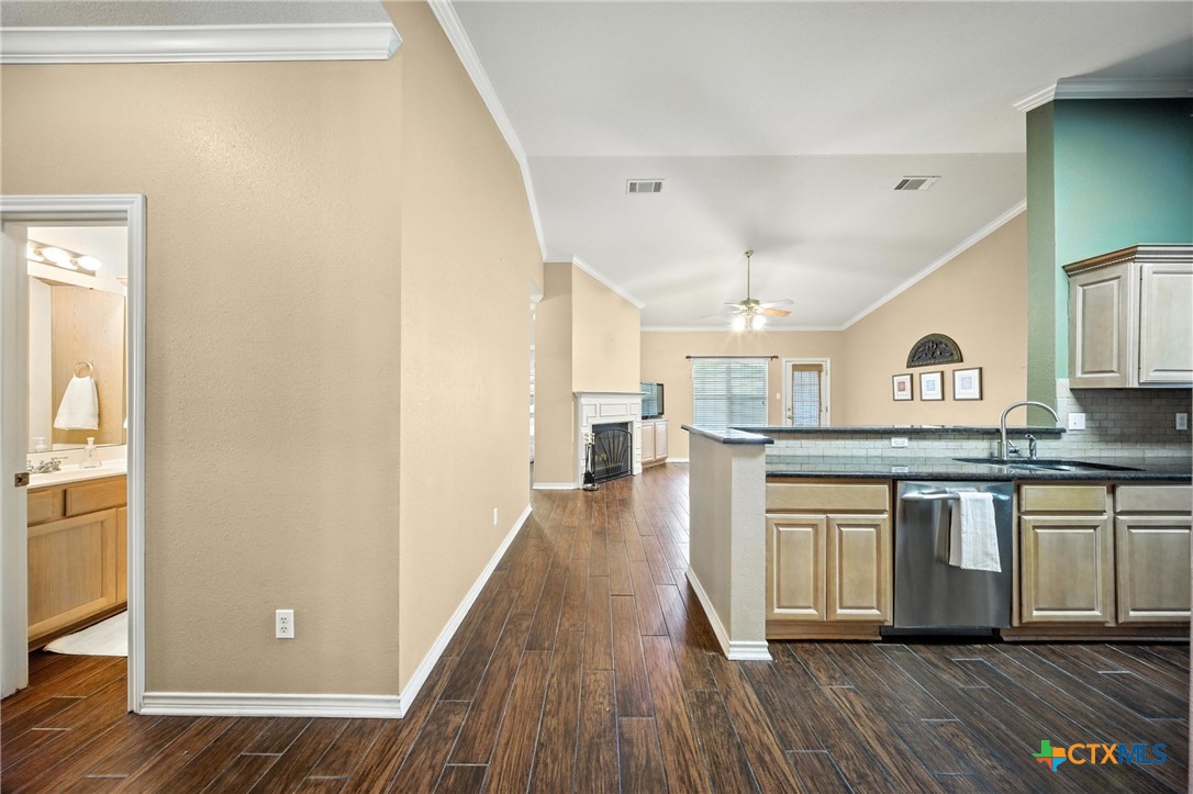 2420 Pin Oak Drive Property Photo 7