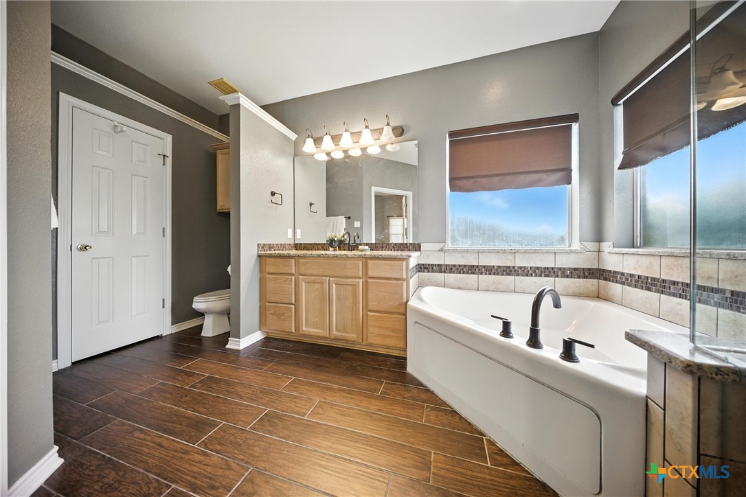 2420 Pin Oak Drive Property Photo 15