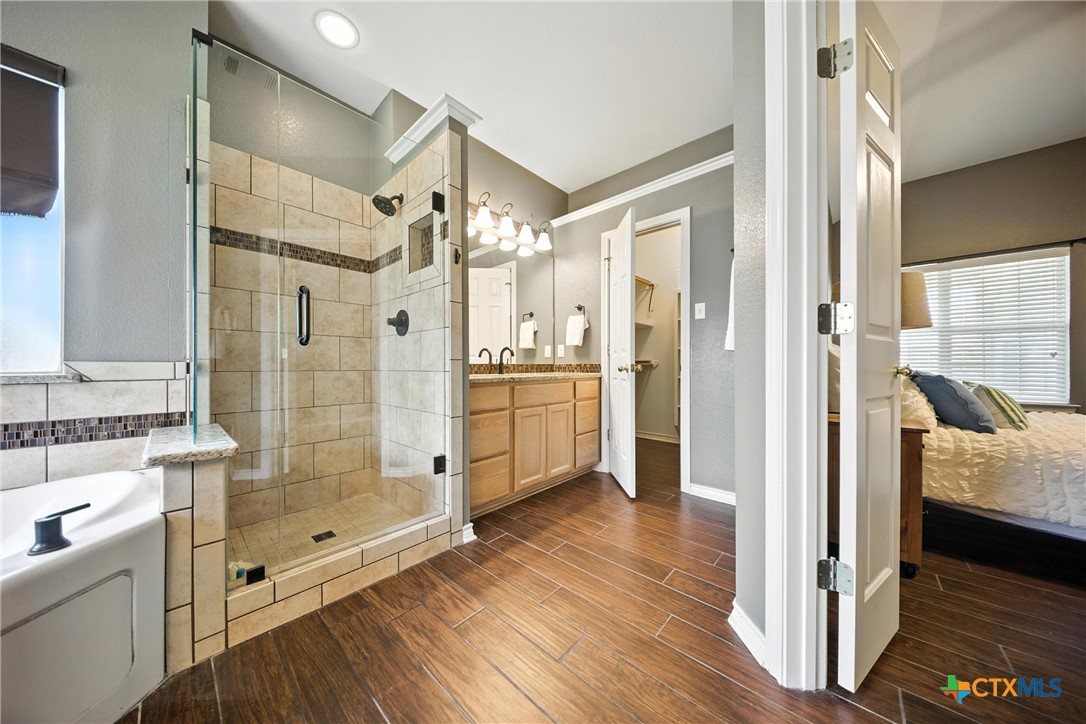 2420 Pin Oak Drive Property Photo 16