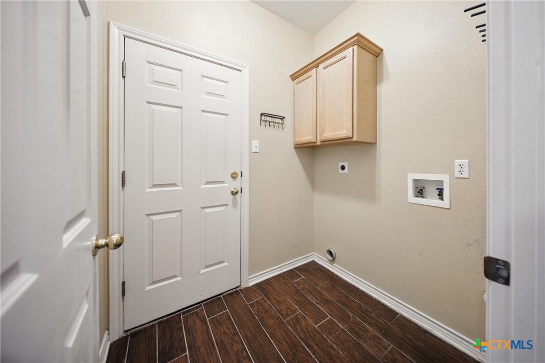 2420 Pin Oak Drive Property Photo 20