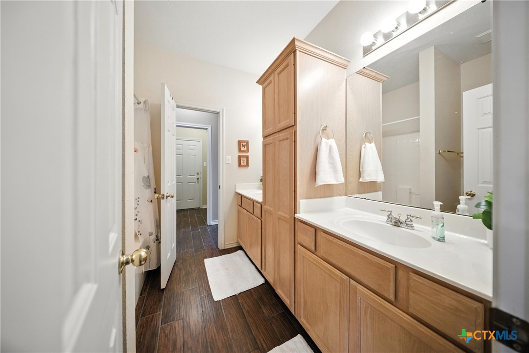 2420 Pin Oak Drive Property Photo 24