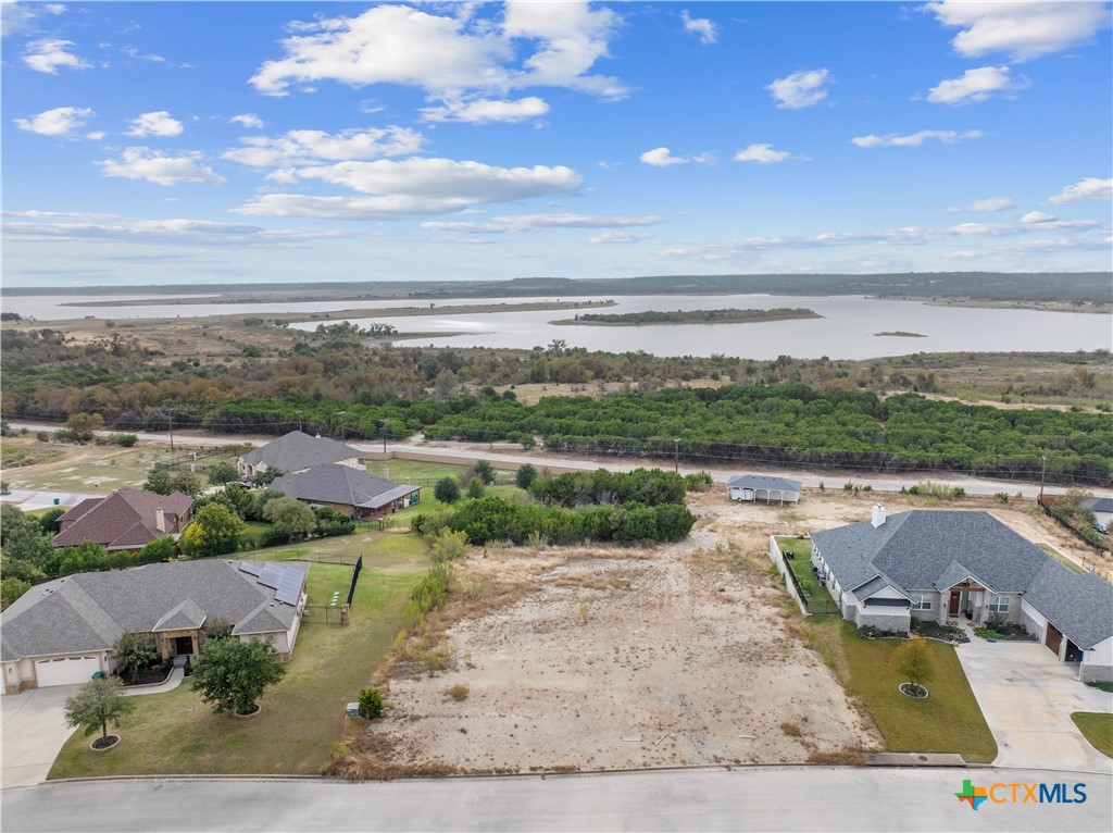1926 Fall Creek Drive Property Photo 1