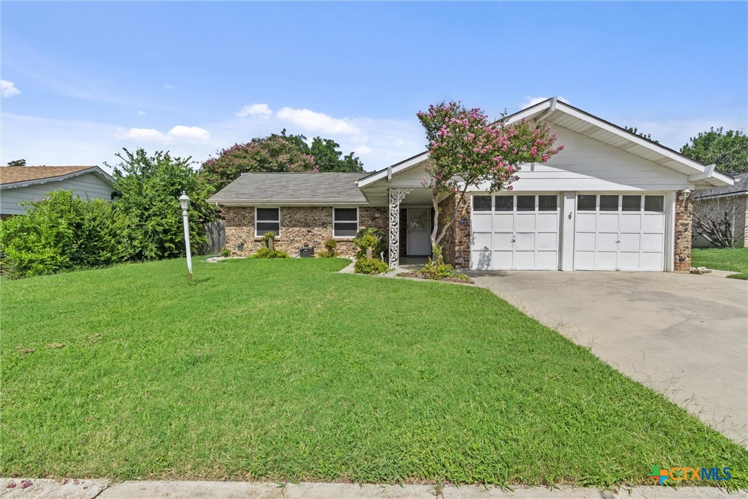 2105 Delwin Circle Property Photo 1