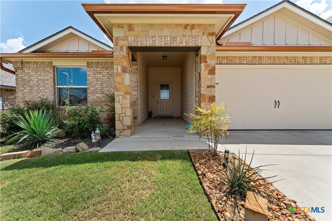 8903 Sky Crest Drive Property Photo 1