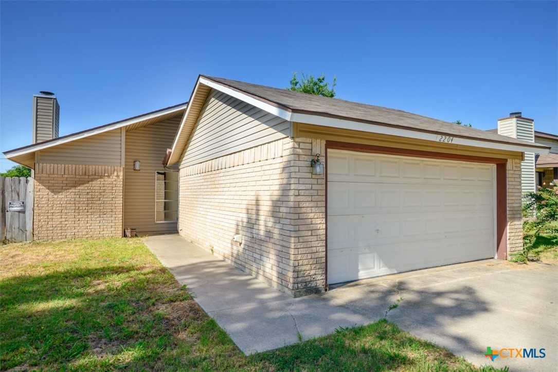 2204 Carousel Drive Property Photo 2
